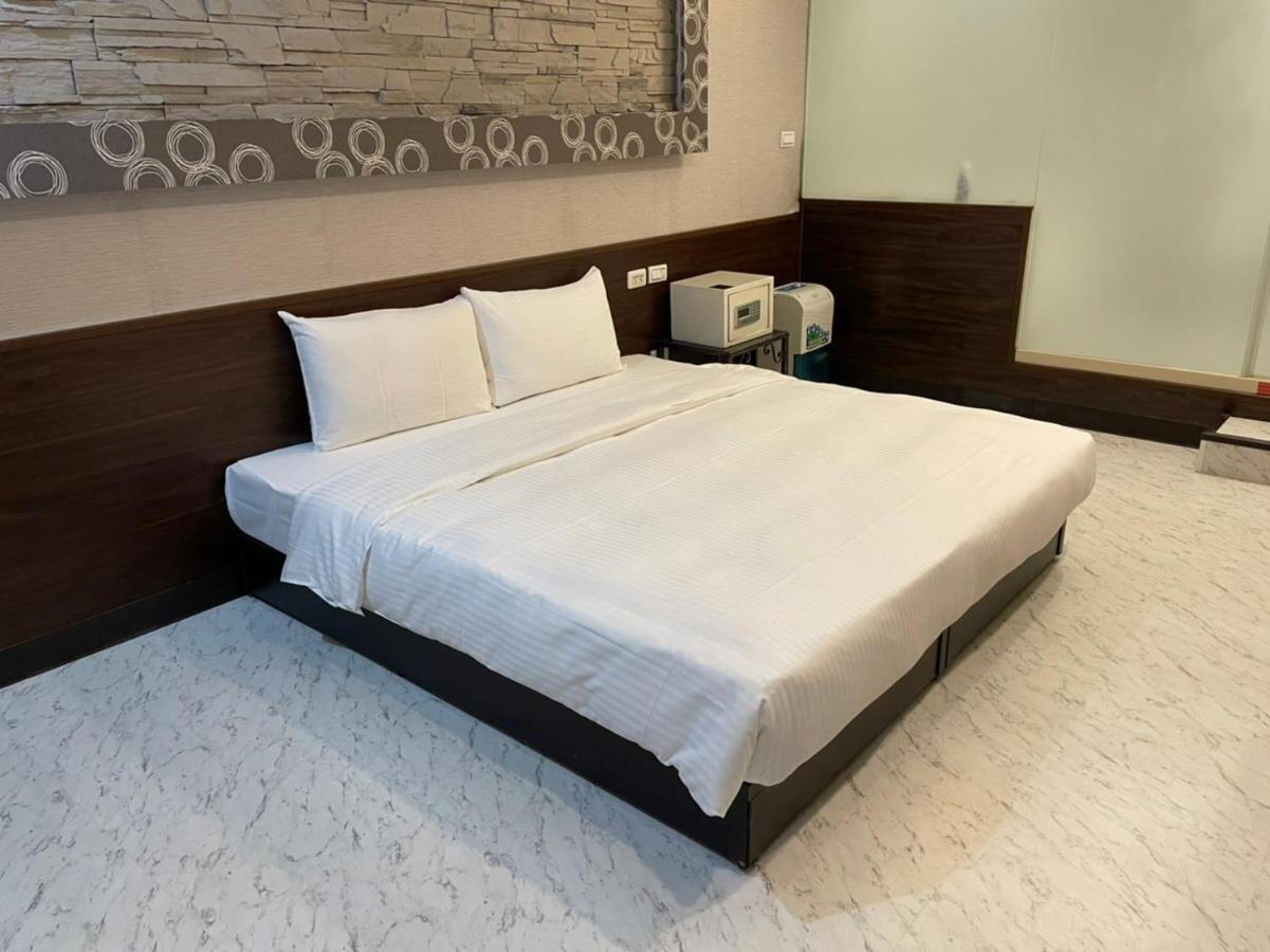 苓旅萬年-Lin Inn Wan Nian Taipei Exteriör bild